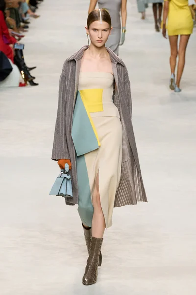 Look 43